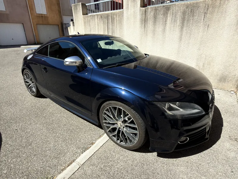 Audi TTS Coupé quattro bleu nuit, 2.0 TFSI 272 ch, reprogrammé en Stage 1 par SUD-REPROG
