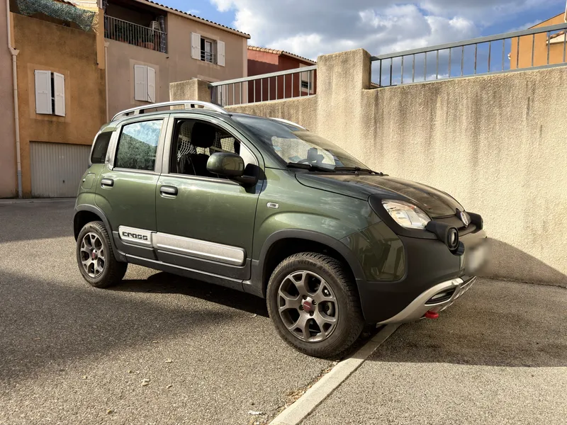 Fiat Panda Cross 4x4 verte, 0.9 TwinAir Turbo 85 ch, équipée d'un kit E85 homologué eFlexBlue par SUD-REPROG