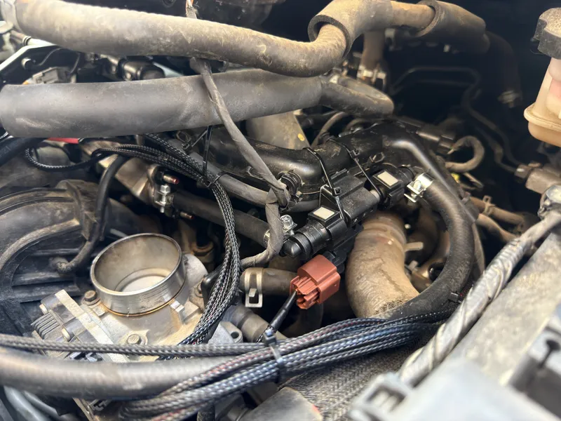 Capteur d'éthanol monté sur la ligne d'alimentation en carburant, avec colliers de serrage et connecteur