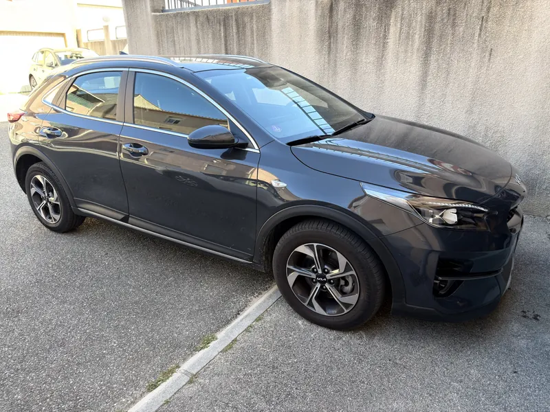 Kia XCeed 1.0 T-GDi 120 ch gris foncé converti au Superéthanol E85 par SUD-REPROG