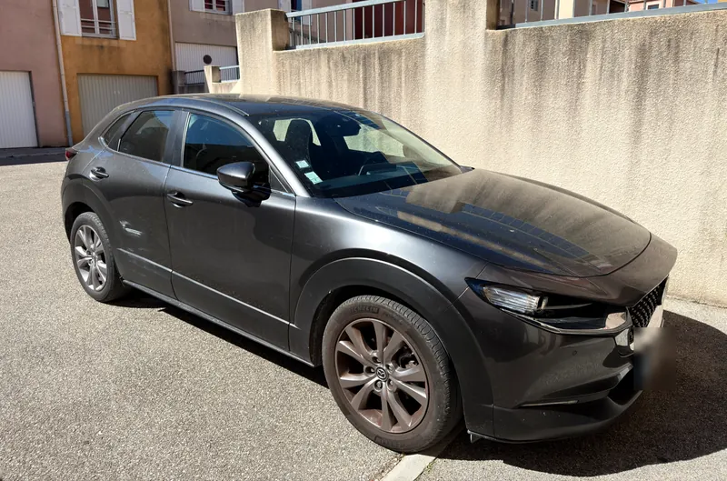Mazda CX-30 2.0 SkyActiv-G grise convertie au Superéthanol E85 par SUD-REPROG